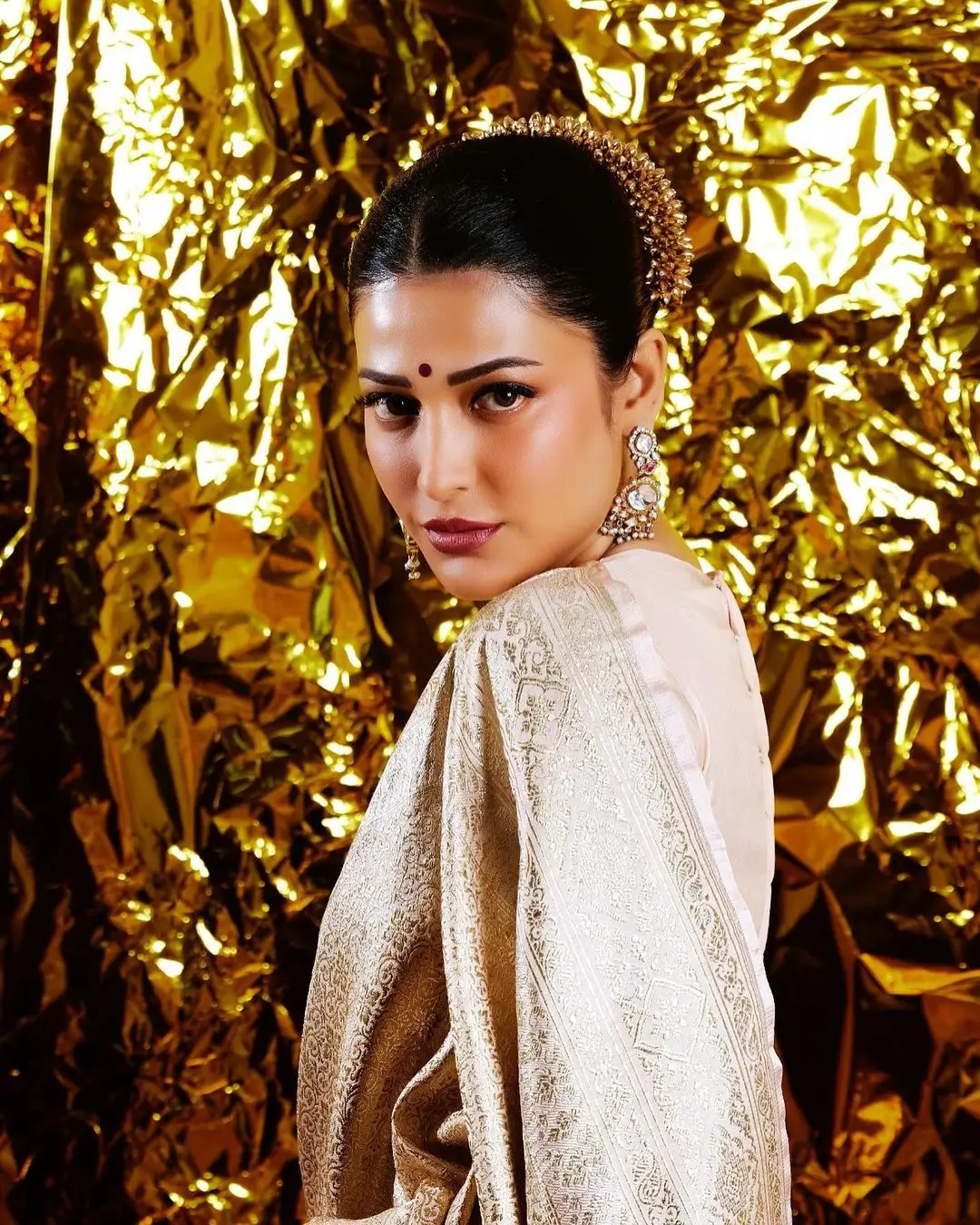 TOLLYWOOD ACTRESS SHRUTI HAASAN IN WHITE SAREE 4